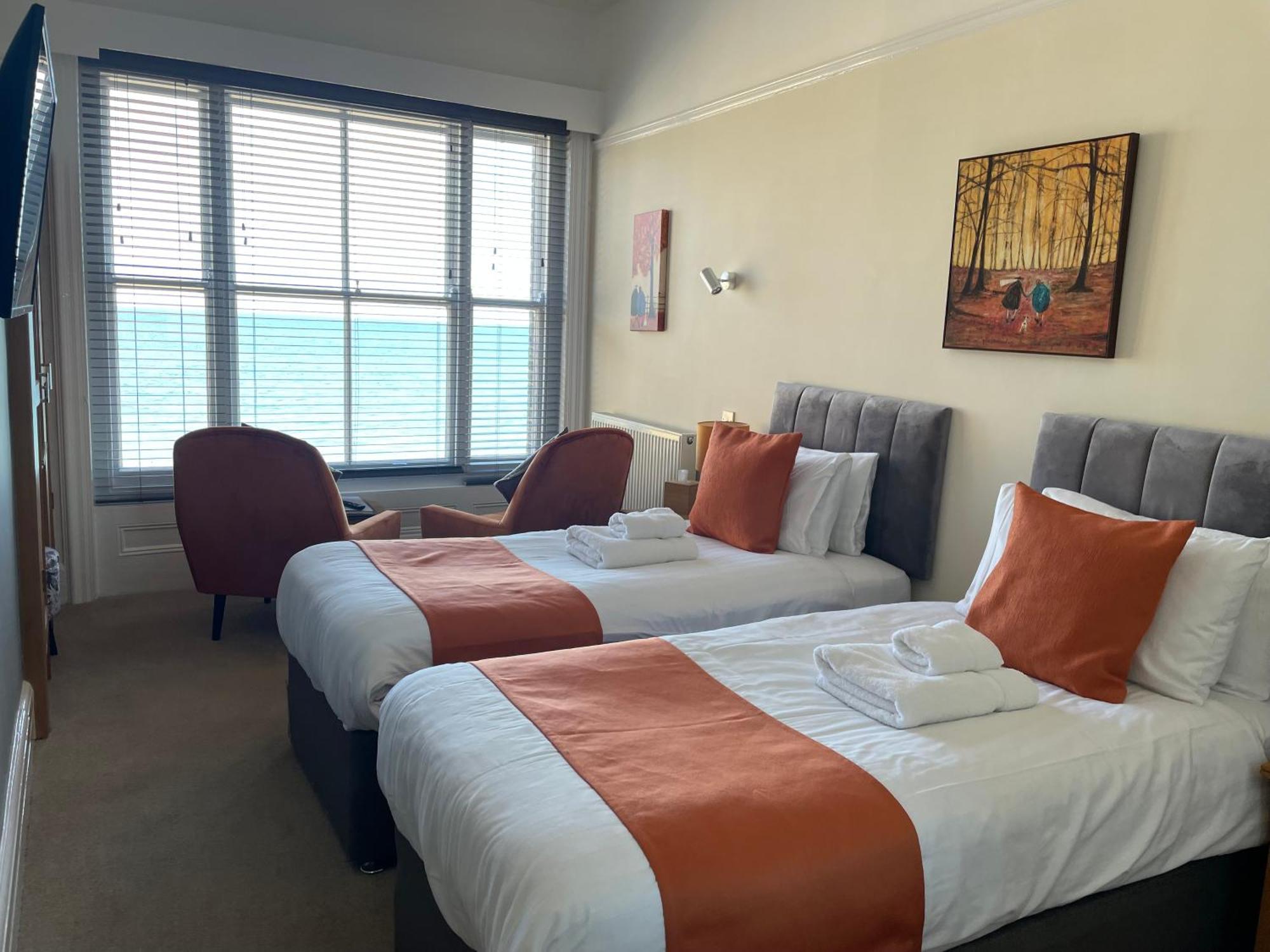The Red Lion Hotel クロマー エクステリア 写真 A room at the hotel