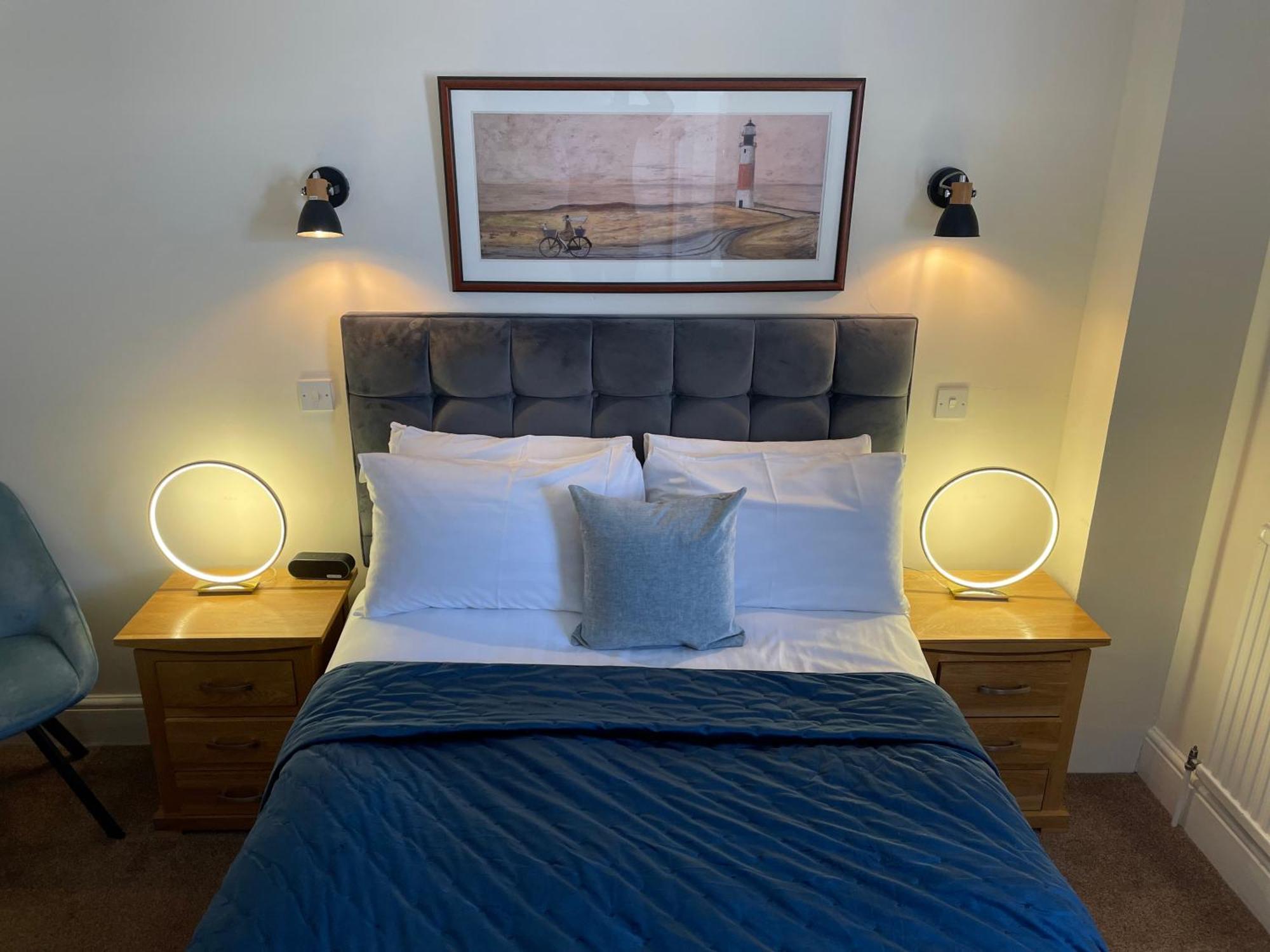 The Red Lion Hotel クロマー エクステリア 写真 A bedroom at The Old Post Office