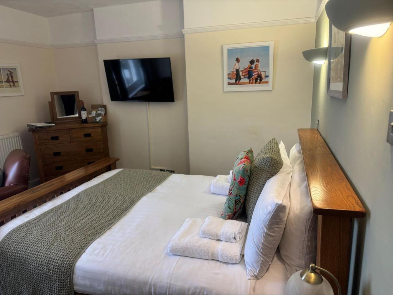 The Red Lion Hotel クロマー エクステリア 写真 A bedroom at the hotel
